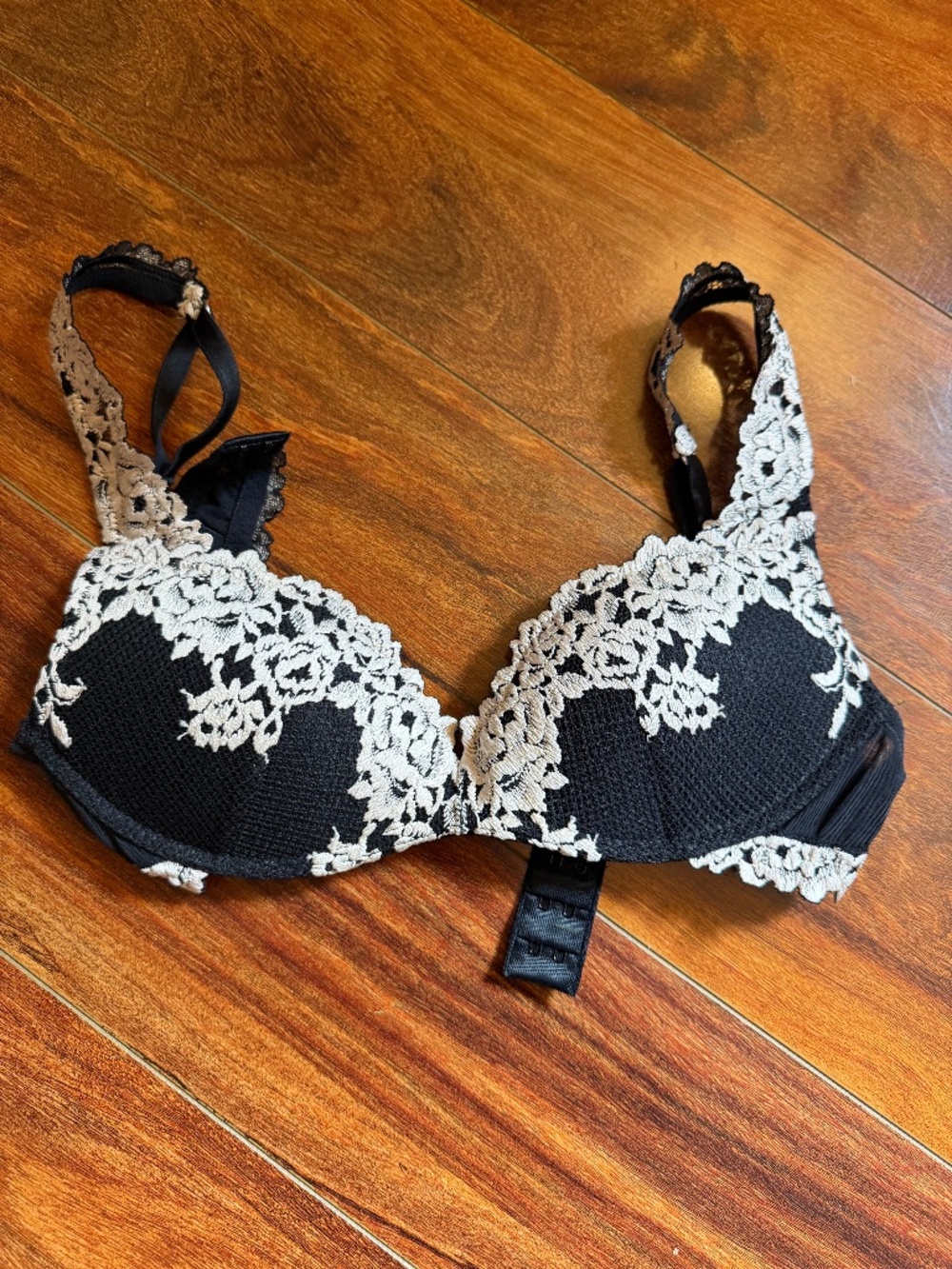 ON HOLD: Intimissimi Pretty Flowers Push-Up Bra — Black with Cream Lace